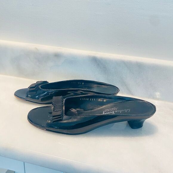 Salvatore Ferragamo Patent Leather Open Toe Kitten Heel Mule Sandal Black Sz 8.5 - Picture 4 of 8